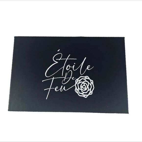 Joelle: 3D Magnetic Premium Silk Lashes and Eyeliner Kit - Picture 7 of 7